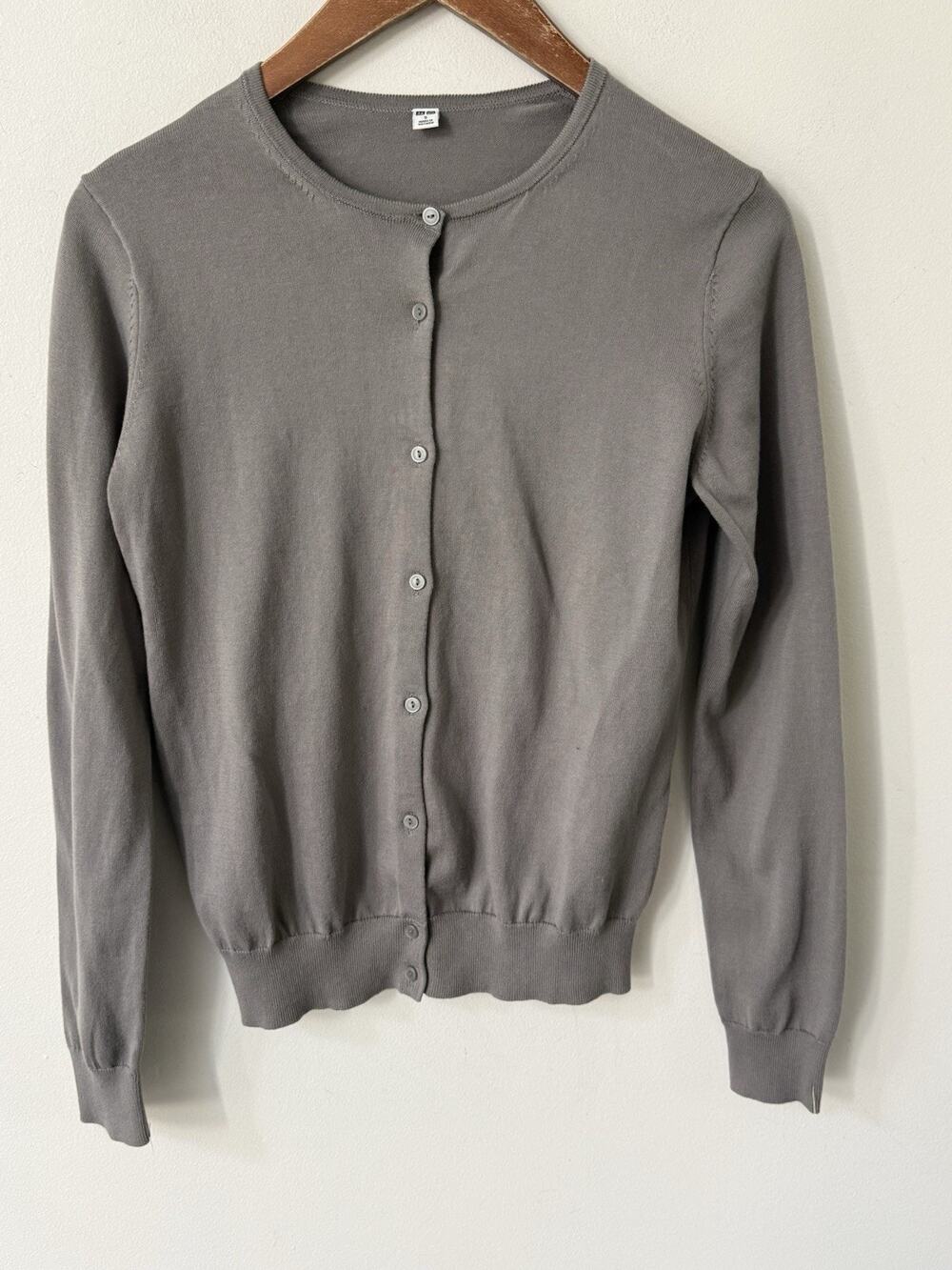 Uniqlo Button Cardigan Sweater Womens Gray Size S Long Sleeve Preppy Academia